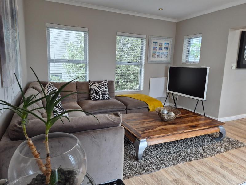 To Let 4 Bedroom Property for Rent in Oude Westhof Western Cape